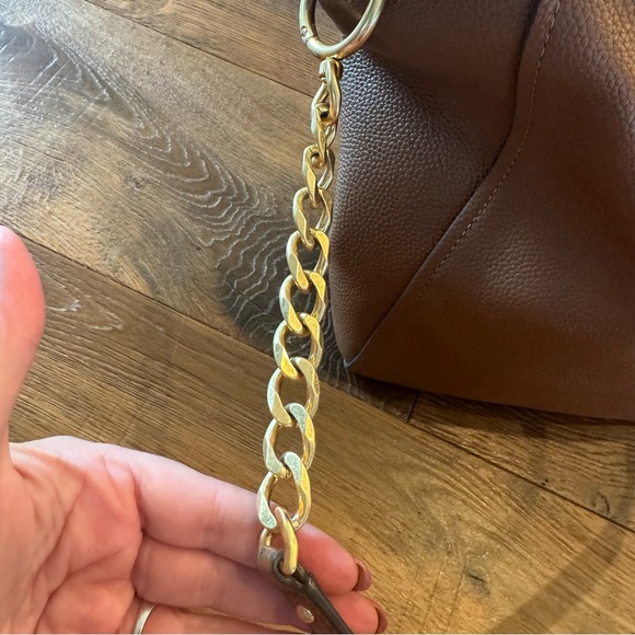 Tory Burch Tan Leather Shoulder Bag with Gold Accents - Picture 9 of 16